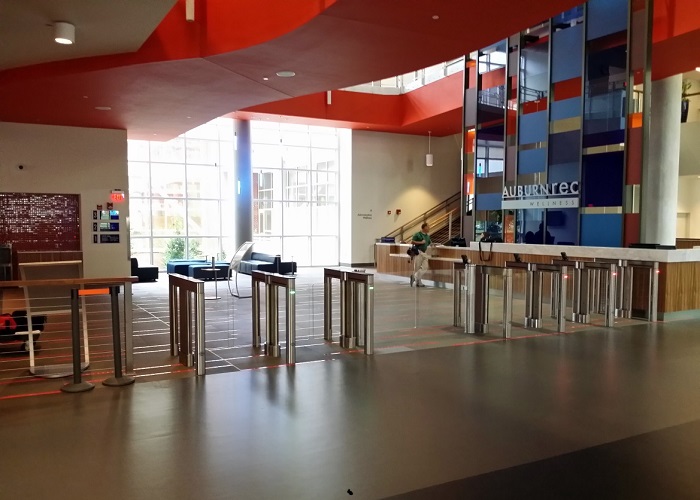 Cong-xoay-quang-Turnstiles-cai-thien-thong-luong-va-an-ninh-trong-cac-trung-tam-giai-tri